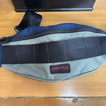 BRIEFING 바디백 네이비/그레이 TRIPOD