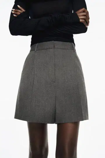 ZARA 하이웨스트 숏팬츠 그레이