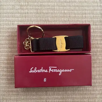 Salvatore Ferragamo 키링