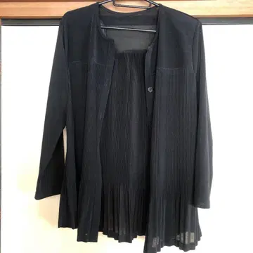 블랙 플리츠 긴팔 가디건