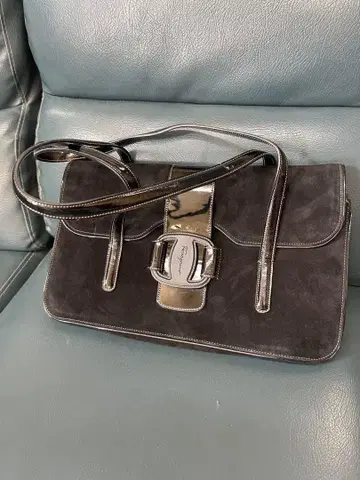 FERRAGAMO 페라가모 스웨이드 핸드백