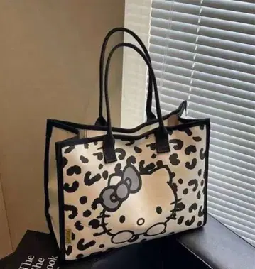 헬로키티 레오파드 무늬 토트백 대용량 포켓 있음 키티 그레이