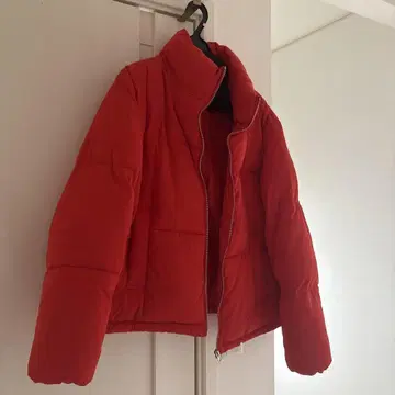 빨간색 다운 자켓 H&M EUR 42