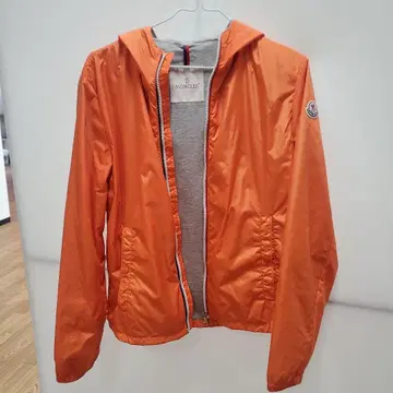 MONCLER 후드 부착 오렌지 자켓