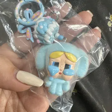 POPMART CRYBABY 키링 스카이블루