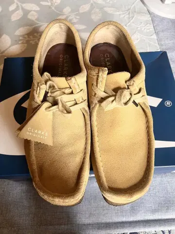 Clarks 베이지 모카신