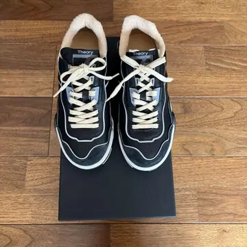 Theory 스니커즈