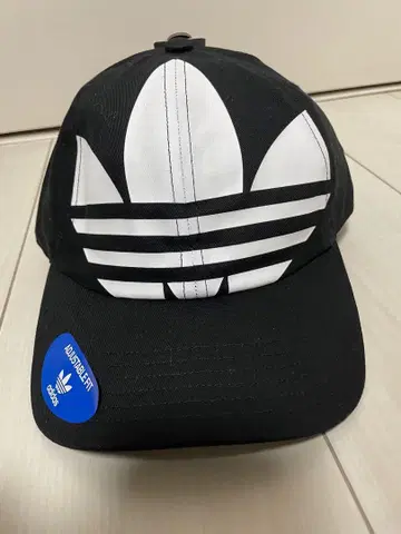 adidas 스트라이프 디자인 캡