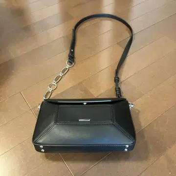 HARE 숄더백 블랙