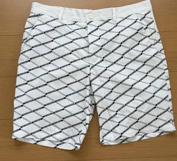 New Balance 로고 숏팬츠 화이트