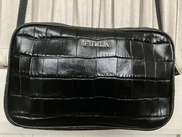 FURLA 크로커다일풍 블랙 숄더백