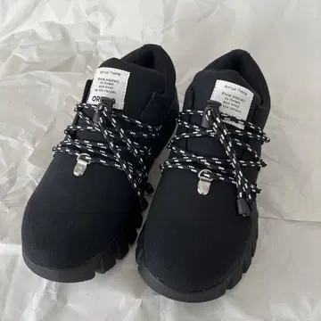 ORPHIC 통굽 블랙스 스니커즈 Vibram 밑창