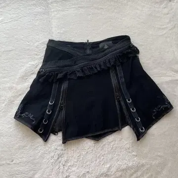 프릴 장식 블랙 미니 스커트