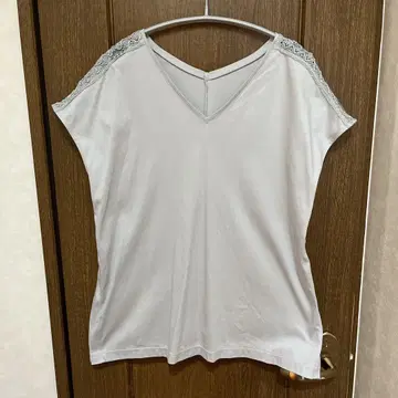 플라티나 V넥 티셔츠