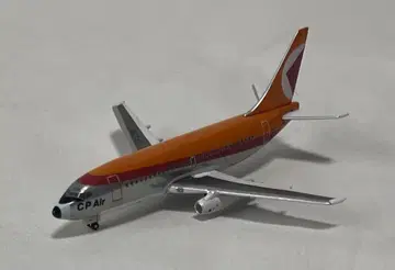 CP Air B737-200 CF-CPB