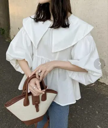 [ 미개봉 ] 빅 칼라 페플럼 블라우스 아이보리
