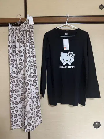 헬로키티 룸웨어 세트 레오파드 무늬