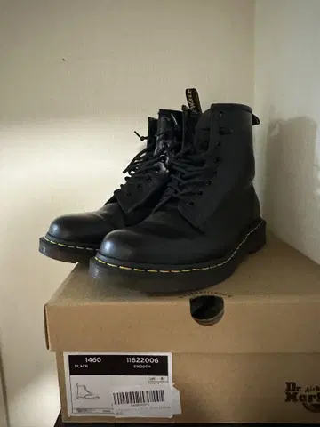 Dr. Martens 1460 블랙 8홀