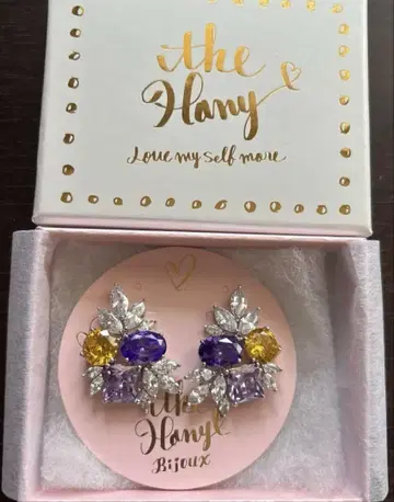 the Hany 플라워 모티브 귀찌