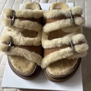 무스탕 샌들 미사용 베이크루즈 la Talon M 사이즈 가격 인하 불가