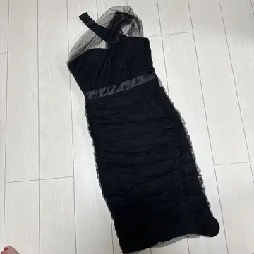 원 숄더 블랙 드레스 타이트