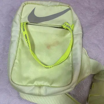 Nike 바디백 밝은 옐로우 컬러 메쉬