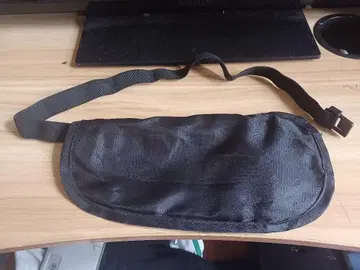 블랙 나일론 바디백