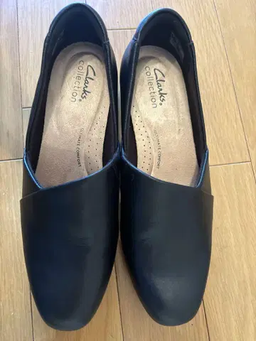 Clarks 블랙 가죽 슬립온 로우힐
