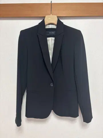 ZARA BASIC 블랙 자켓