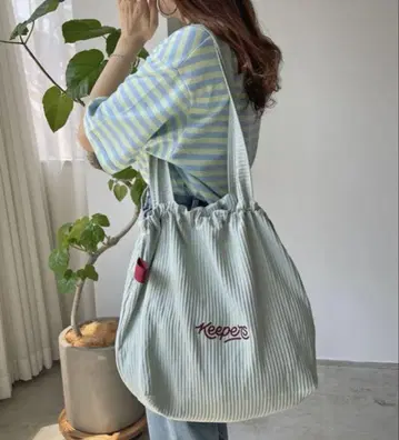 210 NOUVE Keepers 자수 플리츠 토트백
