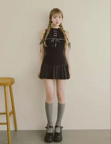 미사용 새상품 도킹 레이스업 미니 원피스 Darich