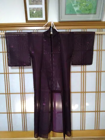 비침이 있는 보라색 코몬 기모노