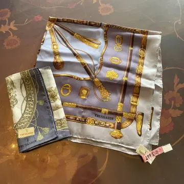 트루사르디 손수건과 실크 스카프 세트