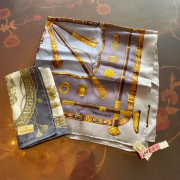 트루사르디 손수건과 실크 스카프 세트