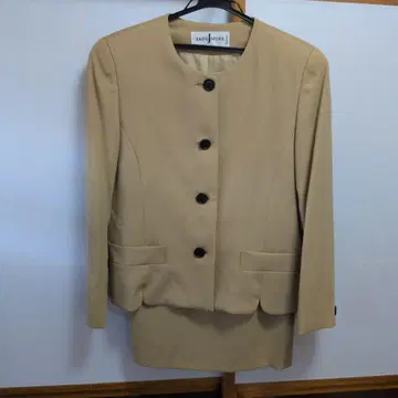 베이지 스커트 수트 상하의 세트