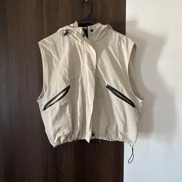 Nugu Klee 베이지 후드 부착 마운틴 후드티 베스트
