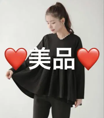 새상품급 fitmore V넥 펄 개더 플레어 상의 블랙