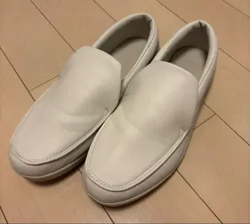 문 스타 화이트 가죽 슬립온