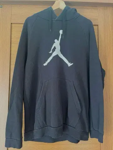 블랙 점프맨 로고 후드티