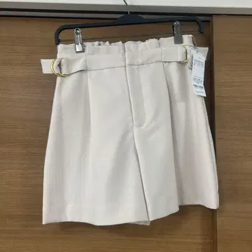 아이보리 숏팬츠 M 사이즈 벨트 포함 큐롯