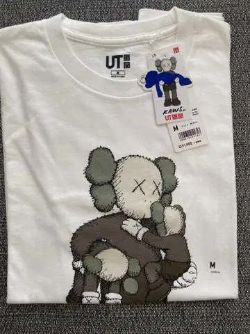 KAWS x UNIQLO 콜라보T셔츠 UT 카우스 M사이즈