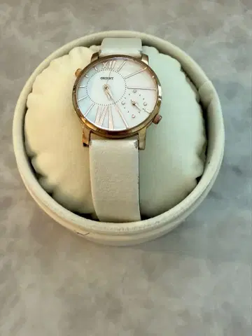 ORIENT 화이트 가죽 아날로그 시계