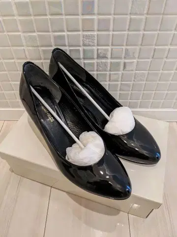 [ 새상품 ] 스트로베리 필드 블랙 에나멜 힐 펌프스 24.0cm