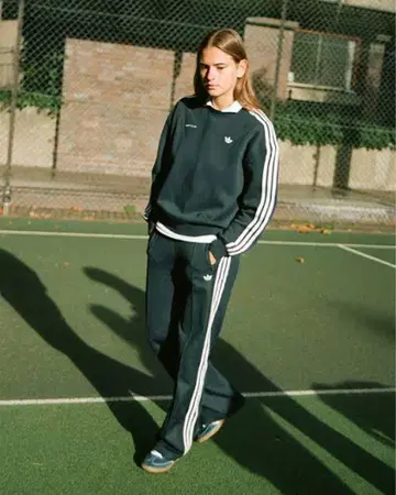 adidas sporty & rich 맨투맨