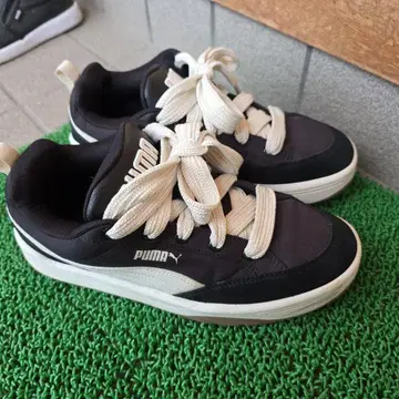 PUMA 스니커즈 블랙/화이트