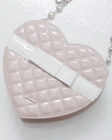 에나멜 퀼팅 하트백 더스티 핑크