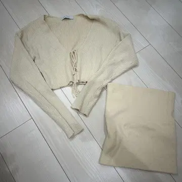 베이지 크롭 가디건 & 베어탑