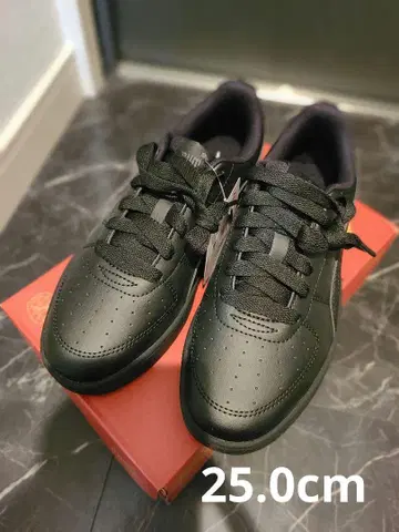 PUMA 블랙 스니커즈
