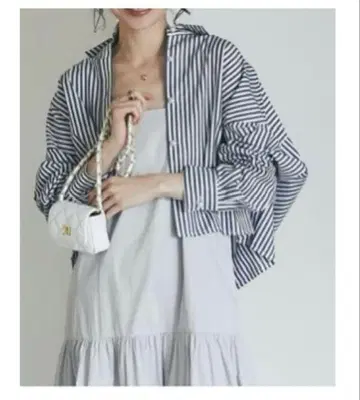 La boutique BonBon 스트라이프 크롭 셔츠