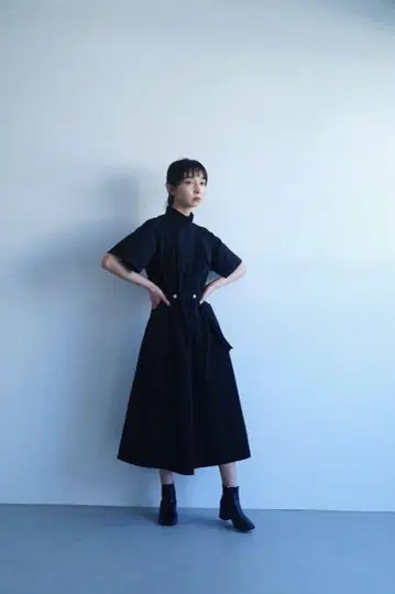 foufou 독일 메디컬 하이넥 드레스